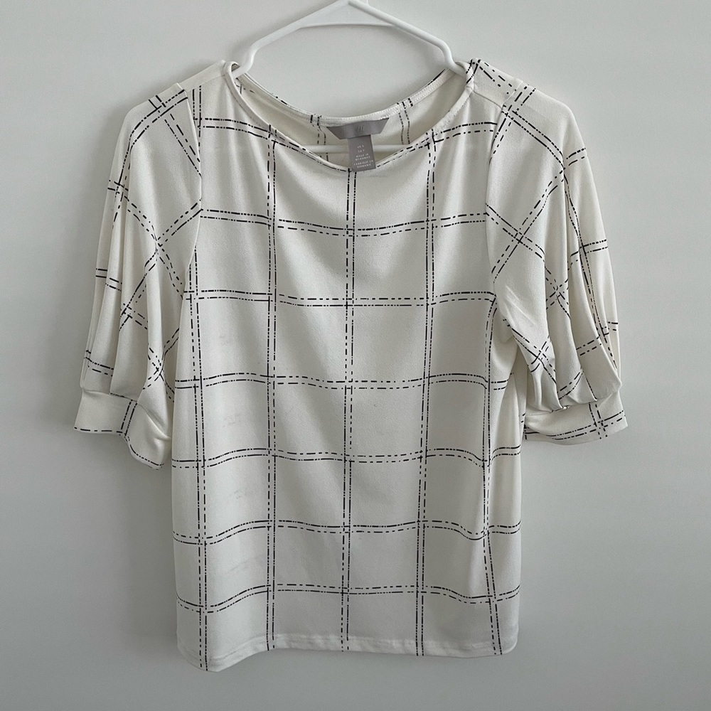 H&M Women’s White and Black Patterned Blouse